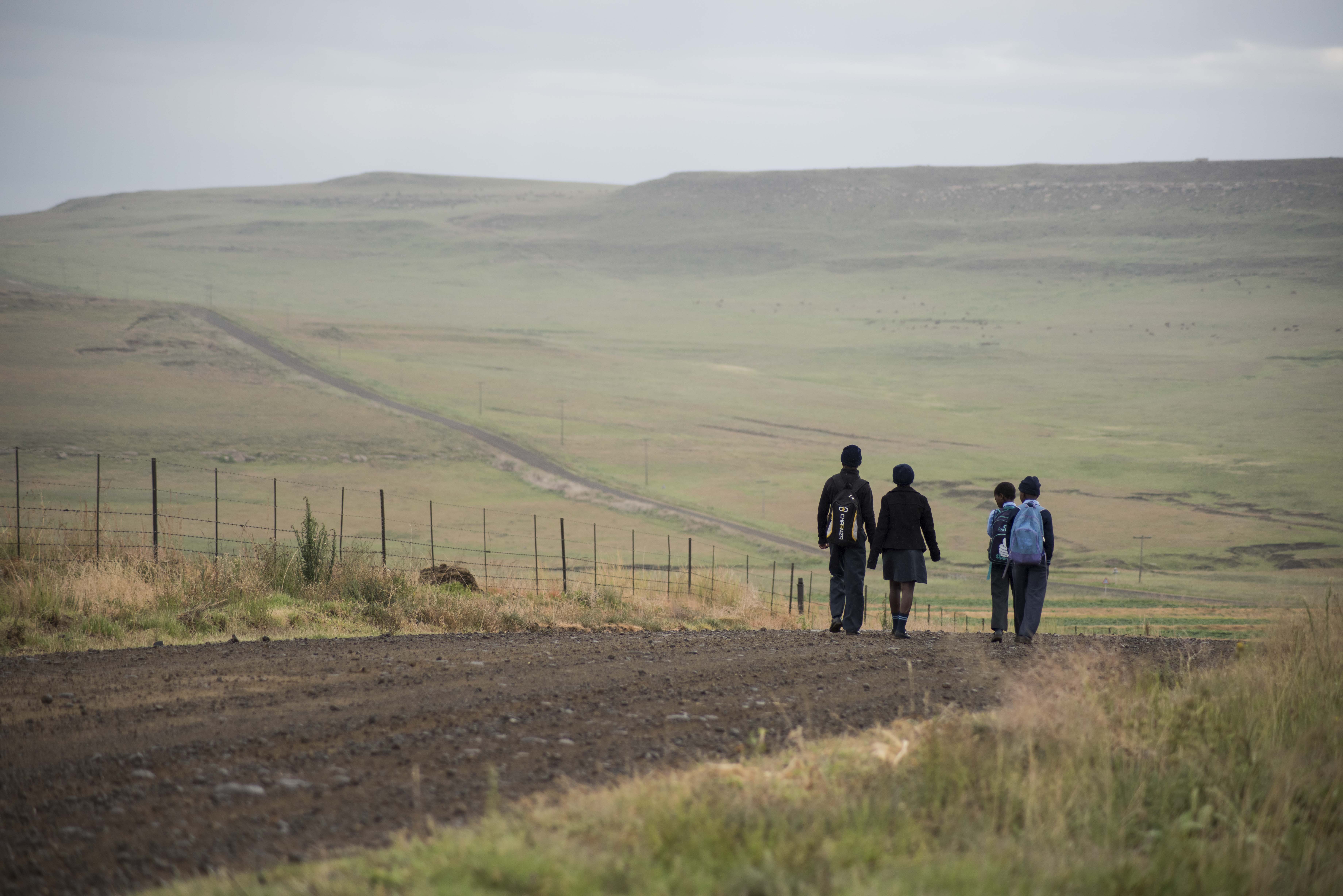 Fkabpel5Rvi3Vgmk6OmC_children-walking-school-madelene-cronje